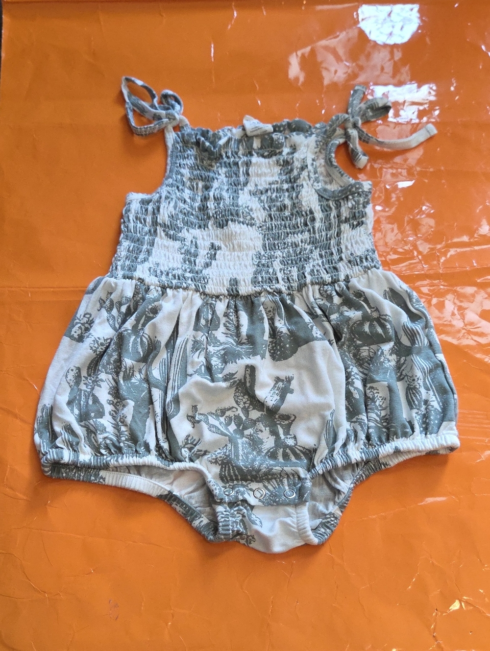 Kate Quinn Smocked Tie Strap Bubble Romper Size: 6-12m